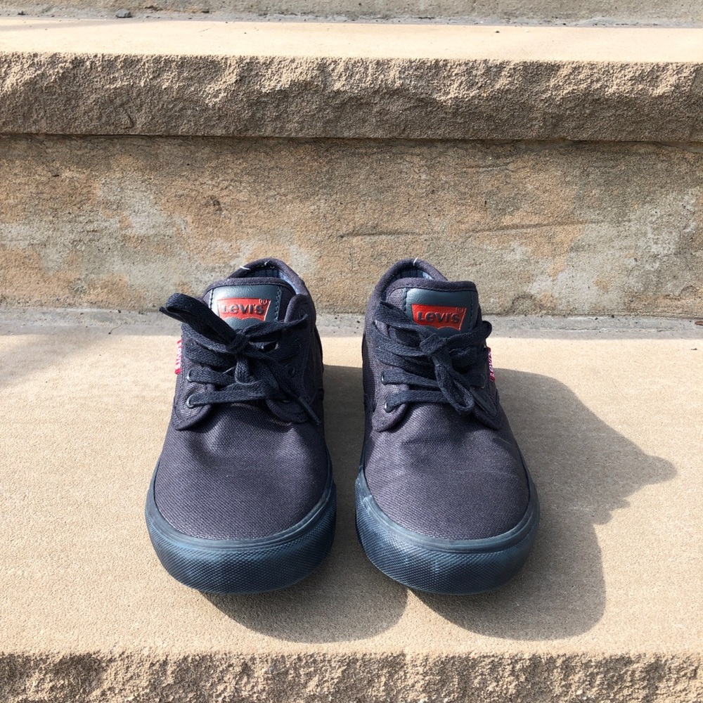 Kids Levis sneakers size 3y